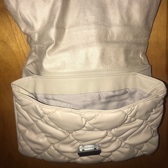 Cream colored quilted puffer H&M bag purse - Picture 3 of 5